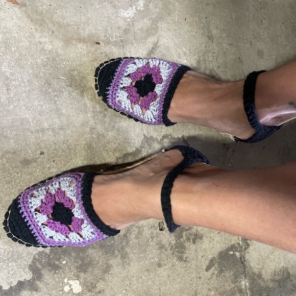 Amazing Crocheted Espadrilles - Picture 7 of 9